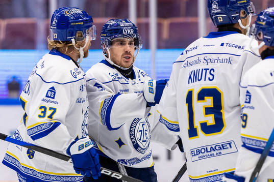 Leksands Matt Caito (mitten) jublar med Anton Lindholm och