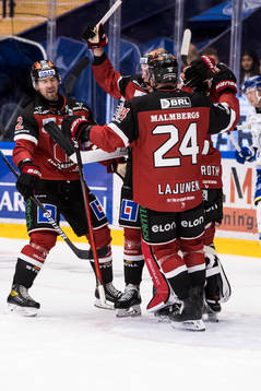 Örebros  spelarna jublar