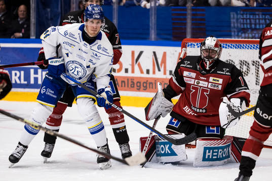 Leksands Carter Ashton och Örebros målvakt Jhonas Enroth