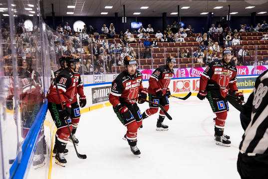 Örebros Rasmus Rissanen jubel med lagkamrater
