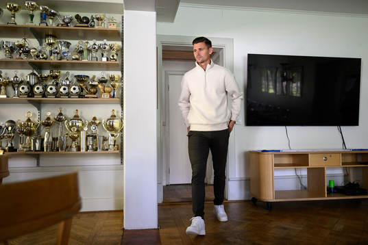 Värnamos Marcus Antonsson blir intervjuad