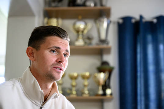 Värnamos Marcus Antonsson blir intervjuad