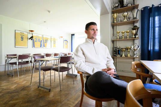 Värnamos Marcus Antonsson blir intervjuad