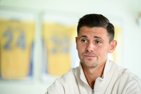 Värnamos Marcus Antonsson blir intervjuad