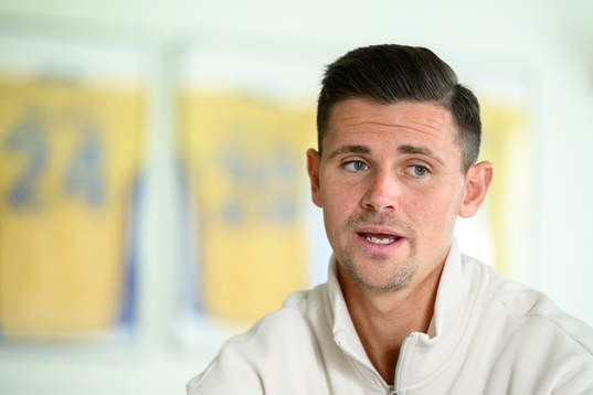 Värnamos Marcus Antonsson blir intervjuad
