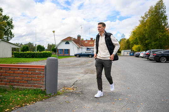 Värnamos Marcus Antonsson blir intervjuad