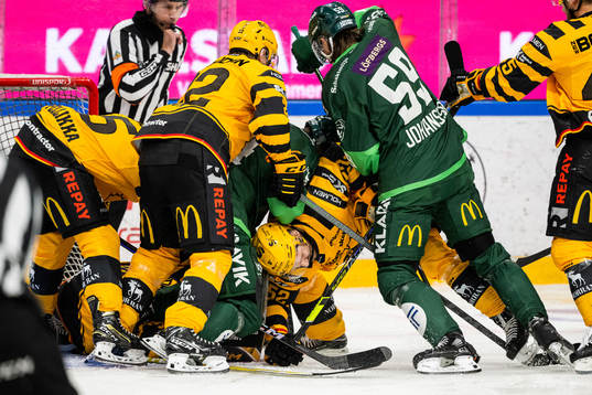 Skellefteås Axel Sandin-Pellikka och Färjestads Linus