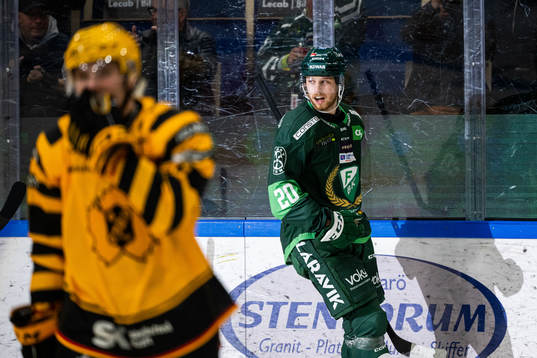 Färjestads Marcus Westfält jublar