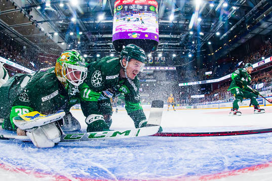 Färjestads målvakt Dennis Hildeby och Joakim Nygård