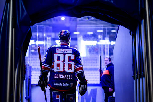 Växjös Joachim Blichfeld före ishockeymatchen i SHL