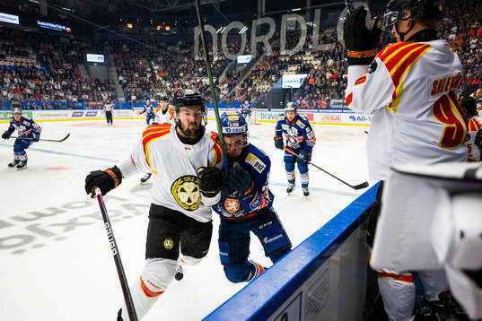 Brynäs Simon Bertilsson och Växjös Glenn Gustafsson