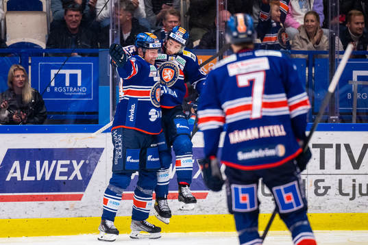 Växjös Joel Persson och Dan Sexton jublar