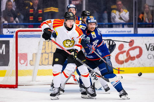 Brynäs Linus Ölund och Växjös Brian Cooper