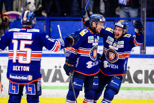 Växjös Robert Rosén och Glenn Gustafsson jublar