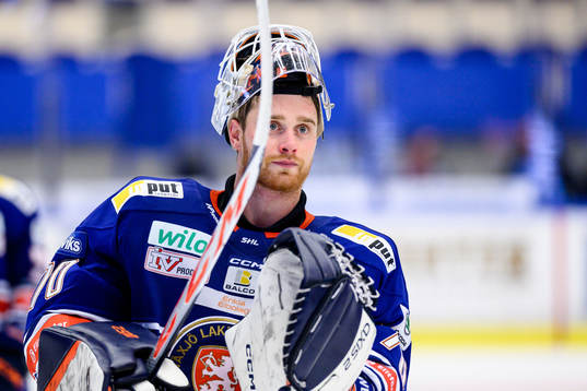 Växjös målvakt Adam Åhman jublar