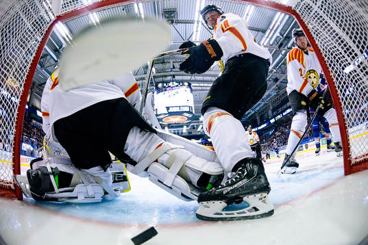 Brynäs Johan Larsson och Johannes Kinnvall när Växjö
