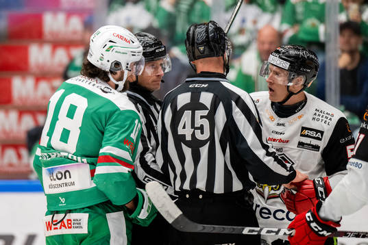 Rögles Dennis Everberg och Malmö Redhawks Emil Sylvegård