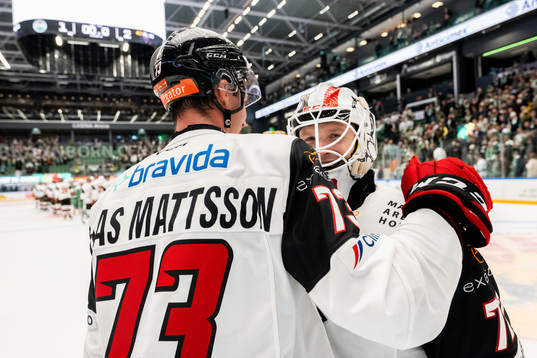 Malmö Redhawks Adam Ollas Mattsson och målvakt Daniel