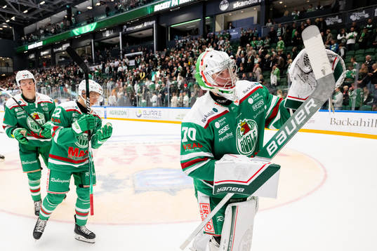 Rögles Samuel Jonsson och målvakt Calle Clang deppar