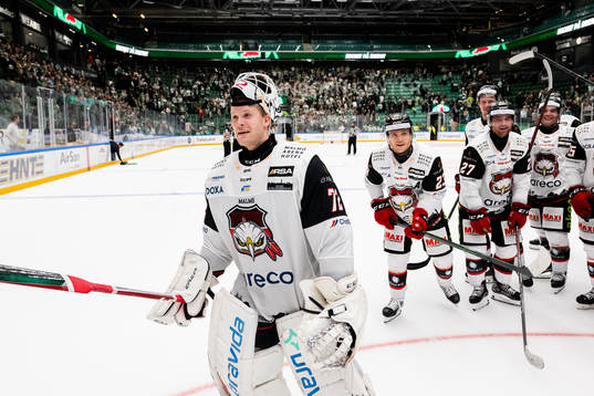 Malmö Redhawks målvakt Daniel Marmenlind jublar