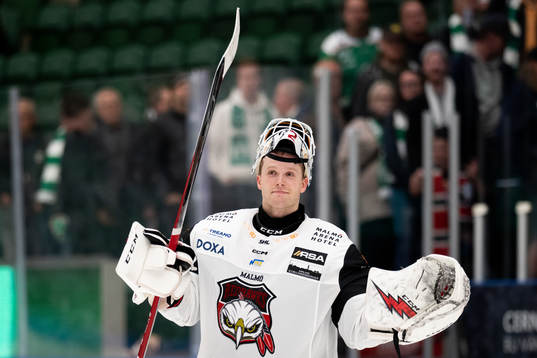 Malmö Redhawks målvakt Daniel Marmenlind jublar