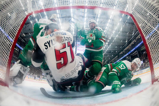 Oroligt mellan Malmö Redhawks Emil Sylvegård mot Rögles