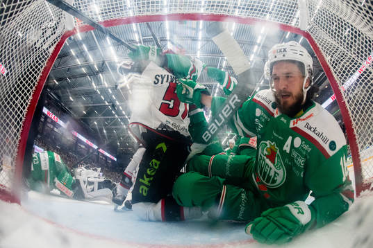 Oroligt mellan Malmö Redhawks Emil Sylvegård mot Rögles