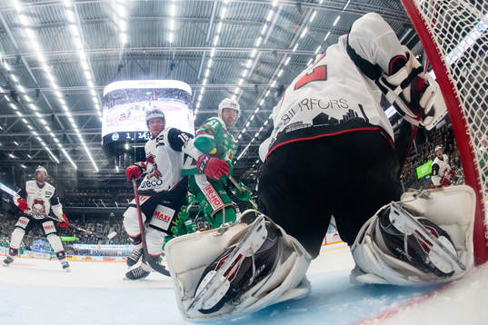 Rögles Ludvig Larsson oroar mot Malmö Redhawks Matias