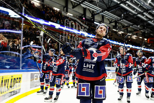 Linköpings Patrick  Russell jublar