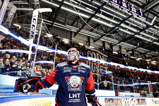 uLinköpings målvakt Marcus Högberg jublar nder