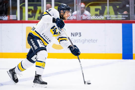 HV71s Eric Martinsson gör reduceringen till 3-2