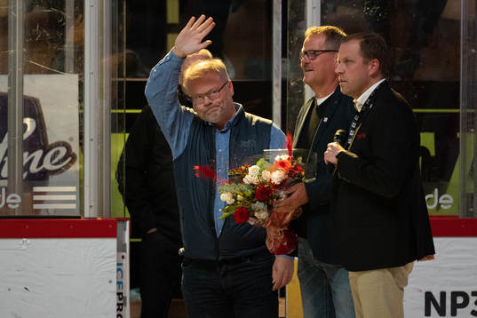 HV71s sportchef Kent Norberg uppmärksammas av Timrå IK