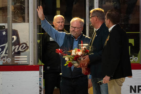 HV71s sportchef Kent Norberg uppmärksammas av Timrå IK