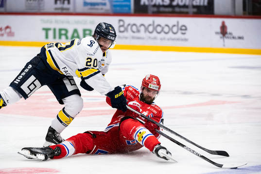 HV71s André Petersson och Timrås Per Svensson