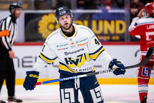 HV71s Chad Billins deppar