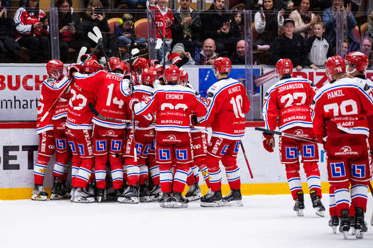 Timrås spelare jublar
