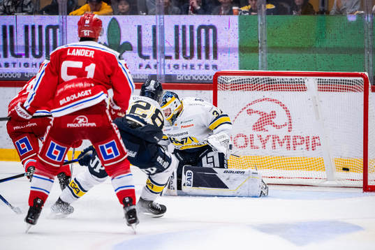 Timrås Joseph Laleggia gör 4-3 bakom HV71s målvakt Jonas