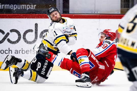 HV71s Chad Billins och Timrås Nicholas Halloran