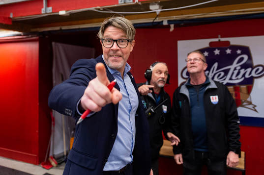Timrås tränare Anders Karlsson jublar