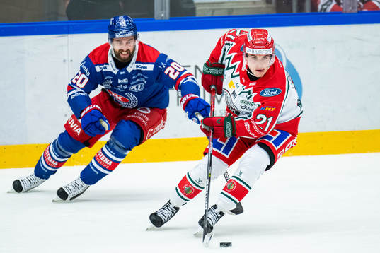 Oskarshamns Hynek Zohorna och Frölundas Jere Innala