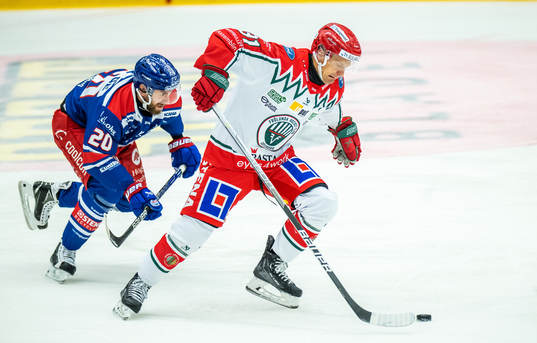 Oskarshamns Hynek Zohorna och Frölundas Nicklas Lasu