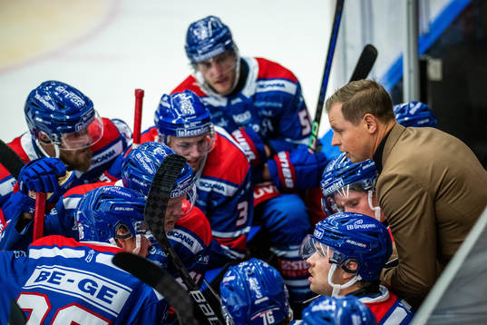 Oskarshamns tränare Martin Filander samt spelarna