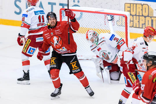 Vita Hästens Arvid Degerstedt (m) jublar