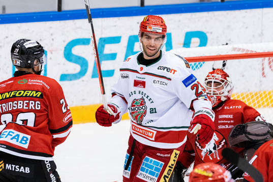 Modos Pontus Näsen jublar