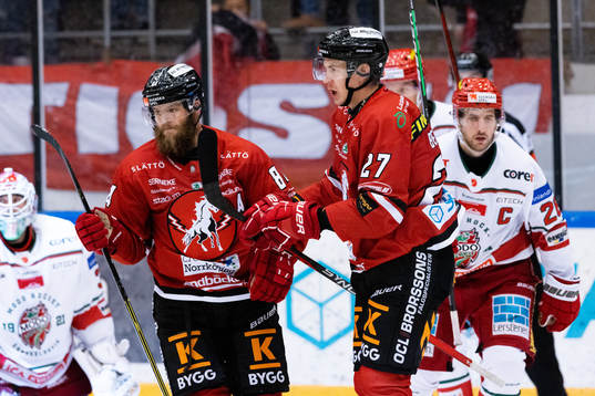 Vita Hästens Sebastian Benker jublar