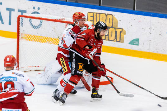 Modos Niklas Folin och Västerås Tanner Macmaster