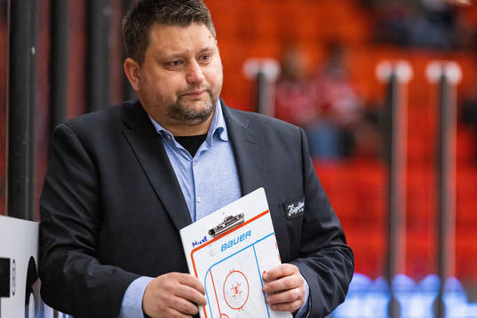 Modos tränare Mattias Karlin