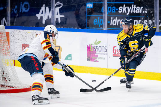 Djurgårdens Linus Arnesson och Södertäljes Anthony