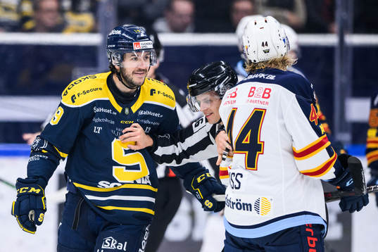 Södertäljes Cole Cassels och Djurgårdens Olle Liss