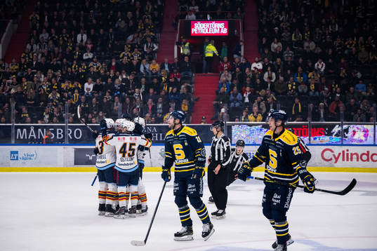 Djurgårdens Marcus Kruger jublar med lagkamrater